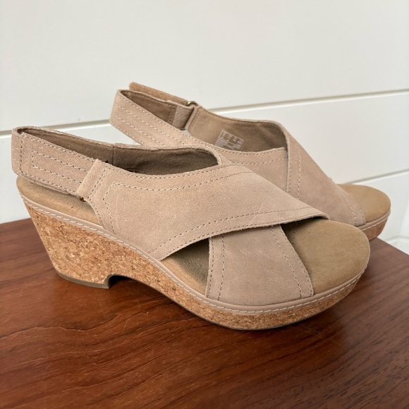 Clarks Women's Giselle Cove Tan Beige Sandals Shoes Comfort Cork Wedge Size 7.5 - Picture 4 of 8